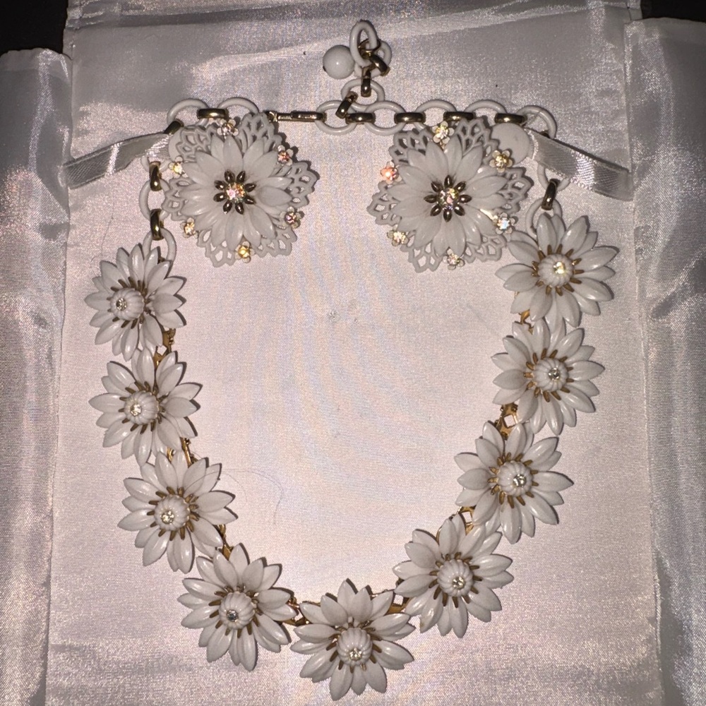 Elegant White Floral Necklace and Earring Set
